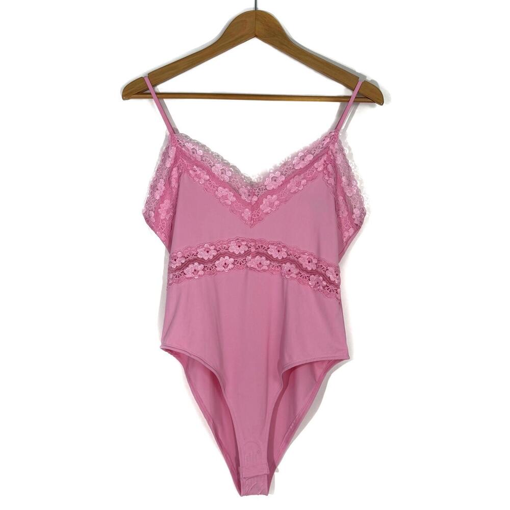 Maeve by Anthropologie Women’s Size Medium Pink Floral Lace Trim Bodysuit NWT